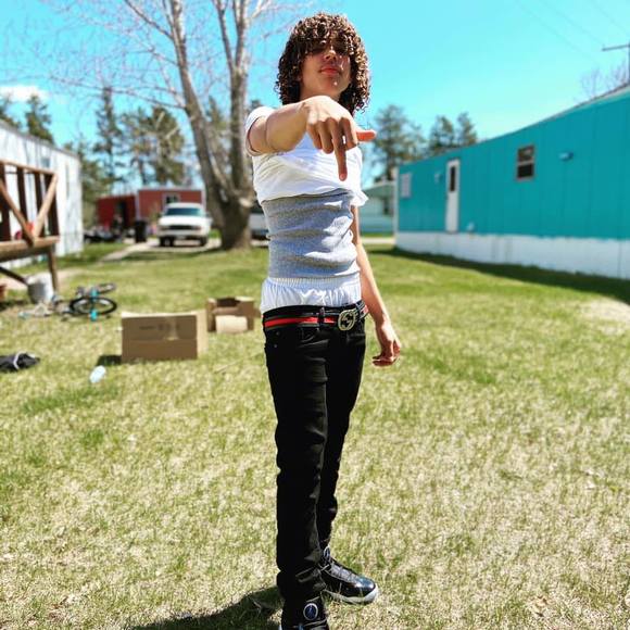 Meet your Posher, Damaris - Picture 1 of 1